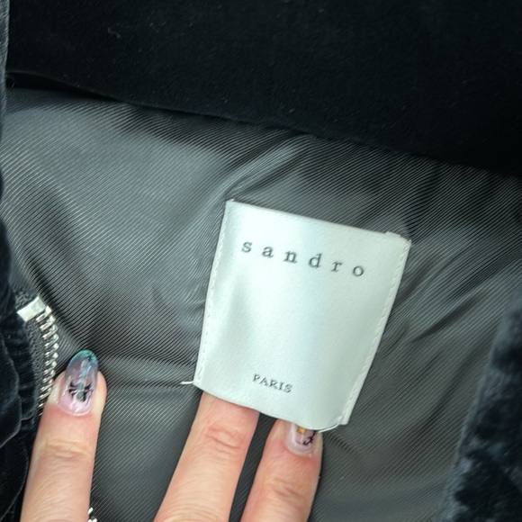 Sandro puffy jacket in black velvet worn 2x and never worn in rain or snow - Picture 4 of 9